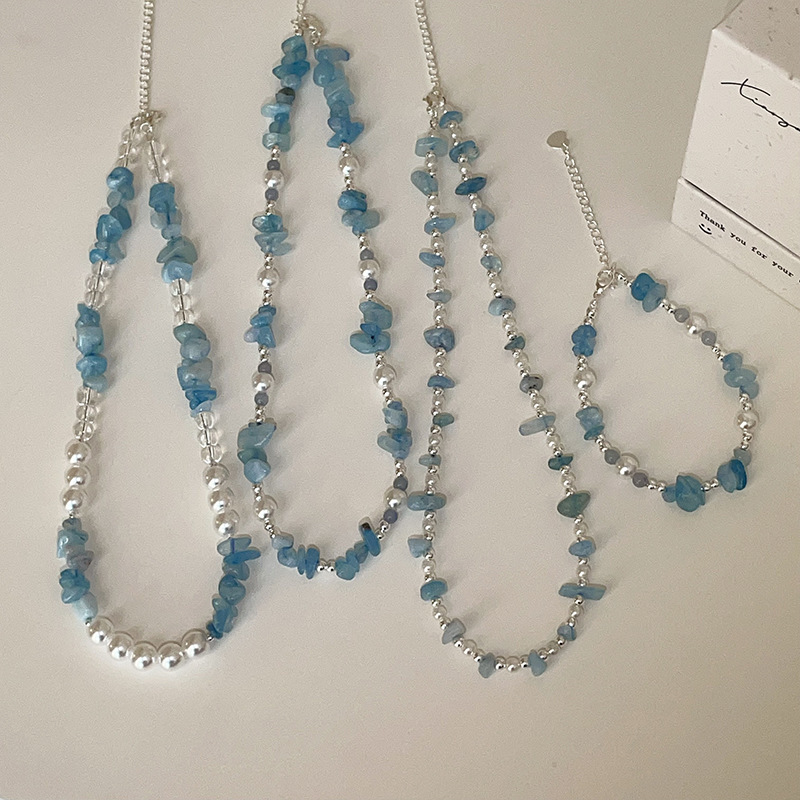 Aquamarine and pearl beaded necklace for women, fresh, simple and versatile, stylish and elegant. Collarbone chain Application Scenario