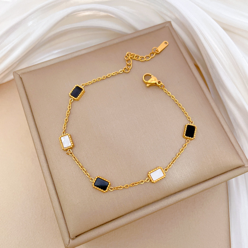 【 All-titanium Steel 】 Dongdaemun's unique and elegant forest-themed black and white square bracelet, a retro gift for female Internet celebrities and best friends Specification drawing