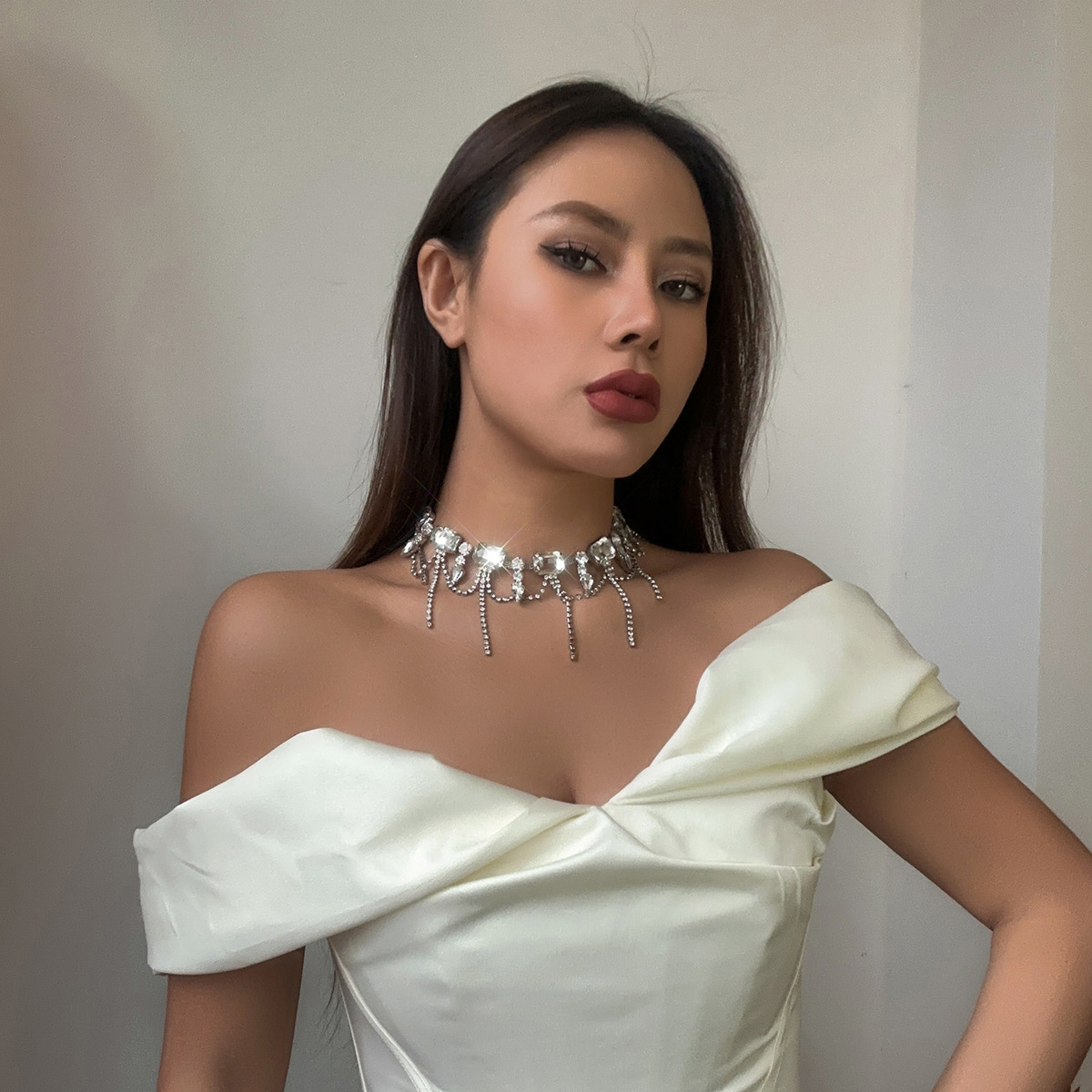 European and American cross-border jewelry, niche design sense, light luxury, full diamond collar, sweet and cool tassel water diamond necklace, collarbone chain Application Scenario