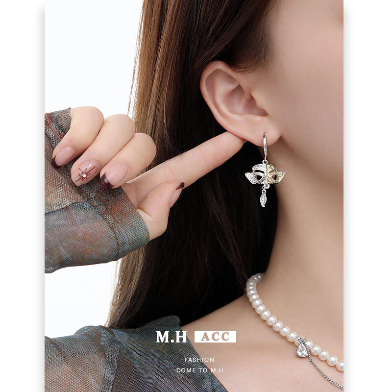 925 Silver Needle and gold foil mask Earrings, new Chinese-style fashionable light luxury earrings for women, retro Instagram niche high-end earrings details Picture