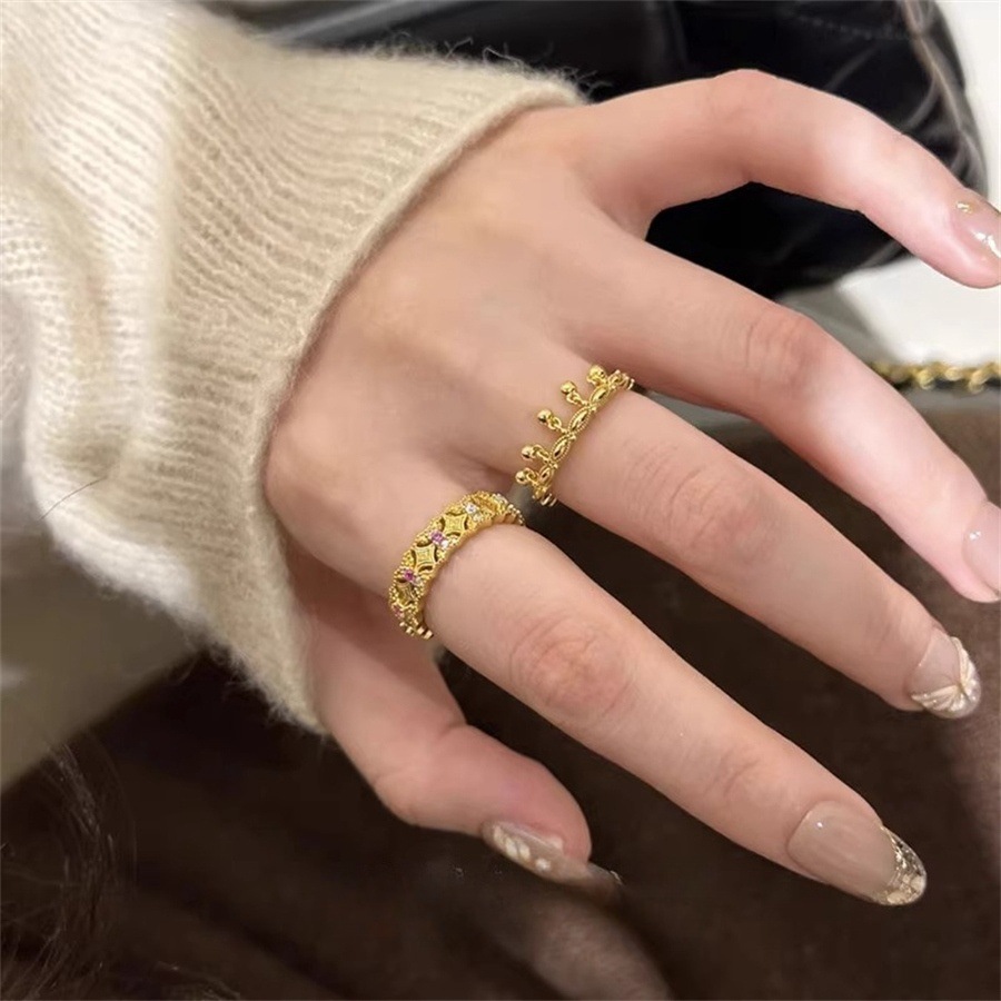 A new mid-style hollowed-out lace rattle tassel ring for women with a light luxury and niche design, exuding a sense of high-end elegance details Picture