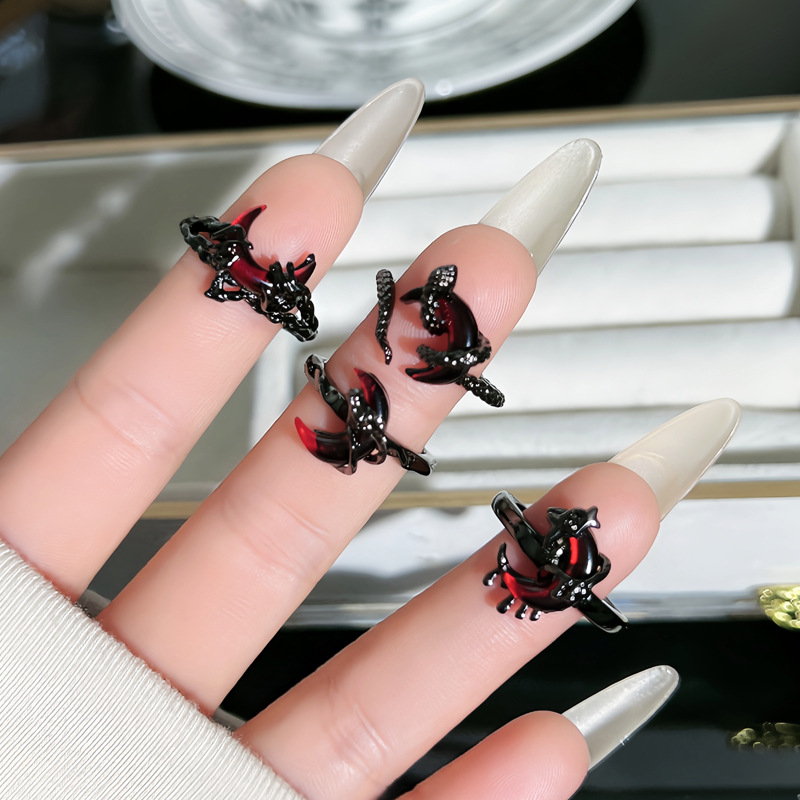 Unique red crescent-shaped lava opening ring for women, European and American dark punk fashion, thorny pleated ring trend full figure