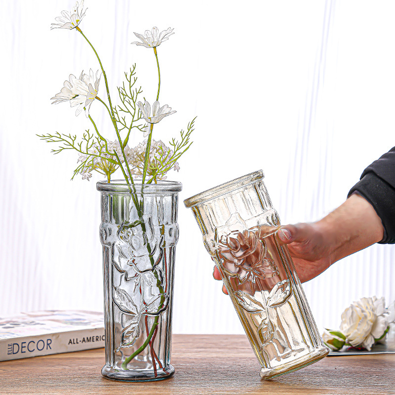 A light luxury Nordic minimalist glass vase with transparent water-grown flowers, lucky bamboo and lilies. A vase decoration for the living room and dining table details Picture