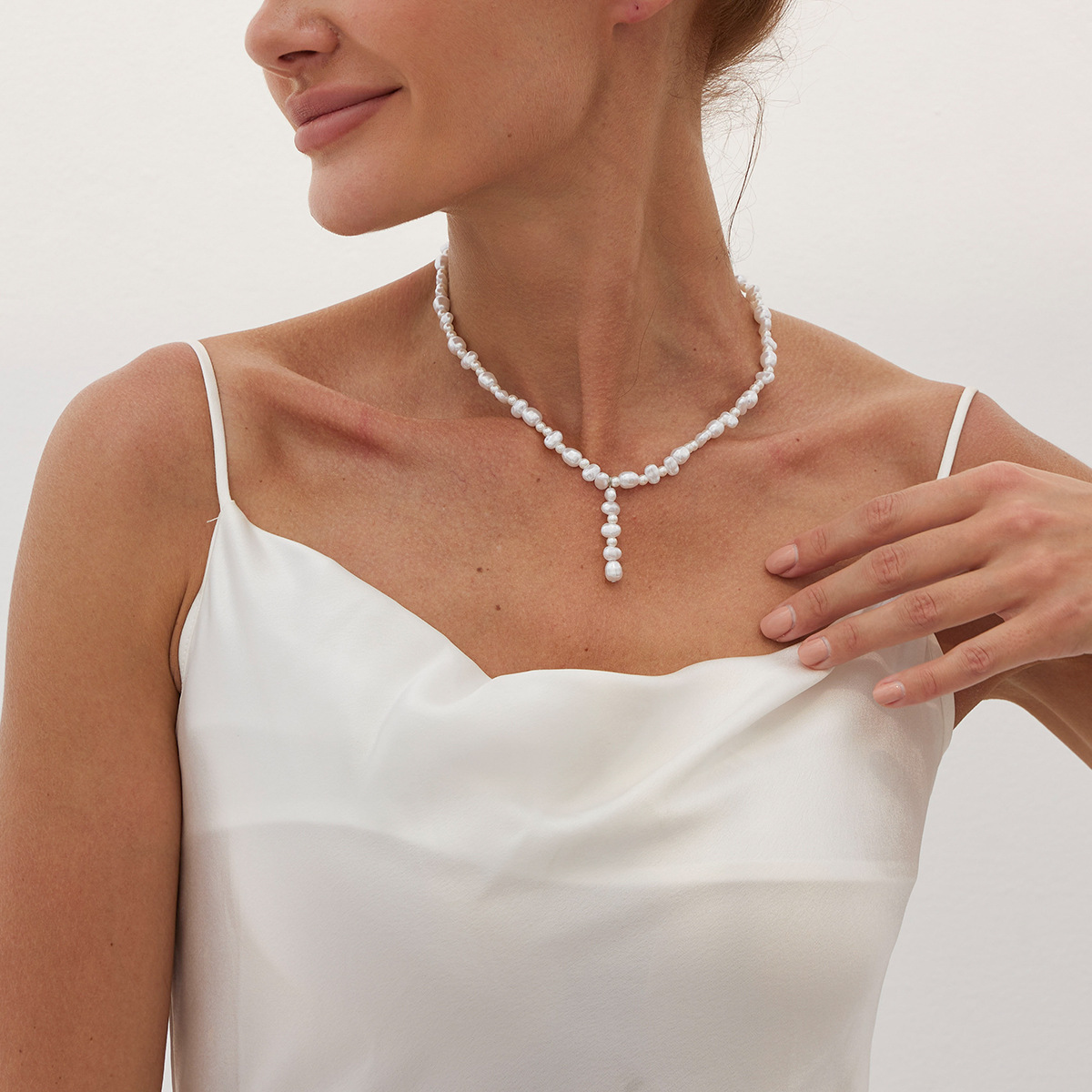 European and American cross-border jewelry, Baroque irregular-shaped bean-shaped pearl string necklace, niche irregular commuter collarbone chain details Picture