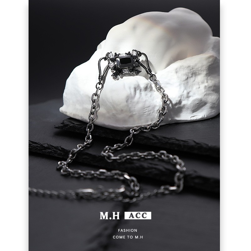 Original black square diamond necklace, female hip-hop sweet and cool spice girl style collarbone chain, simple and high-end, cold style necklace full figure