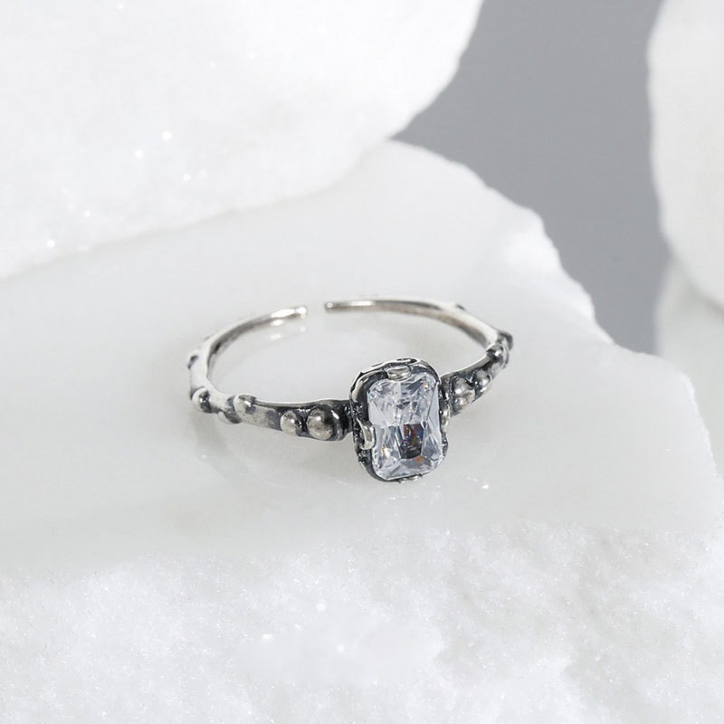 This personalized bone set gemstone, ins style, aged zircon, cold and niche design, high-end and stylish ring is versatile and trendy full figure