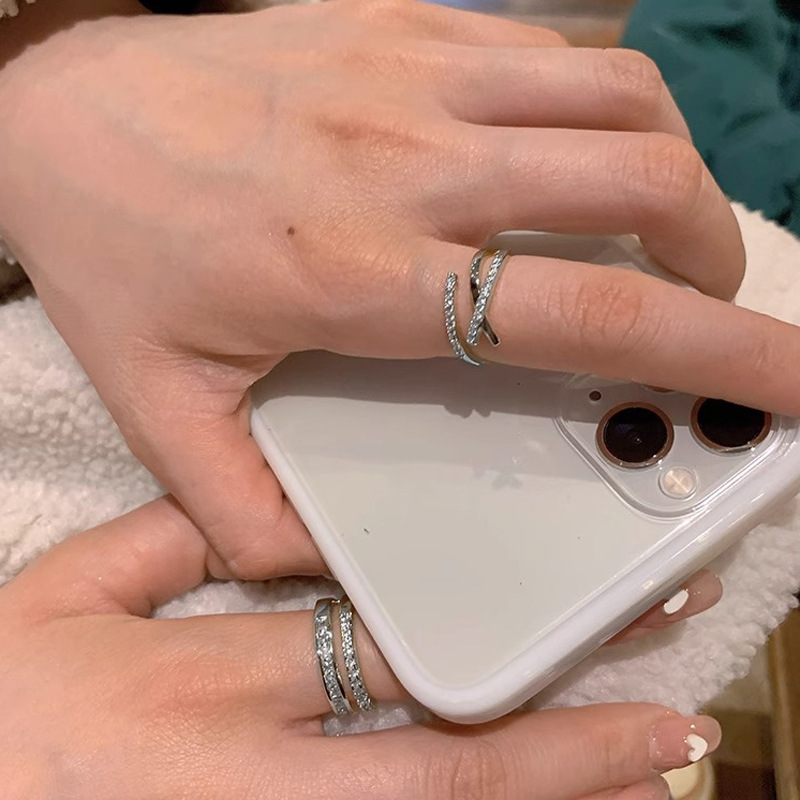 A light luxury, niche, exquisite and cold style high-end ring, a niche design for women, an ins personalized, fashionable and trendy food ring details Picture