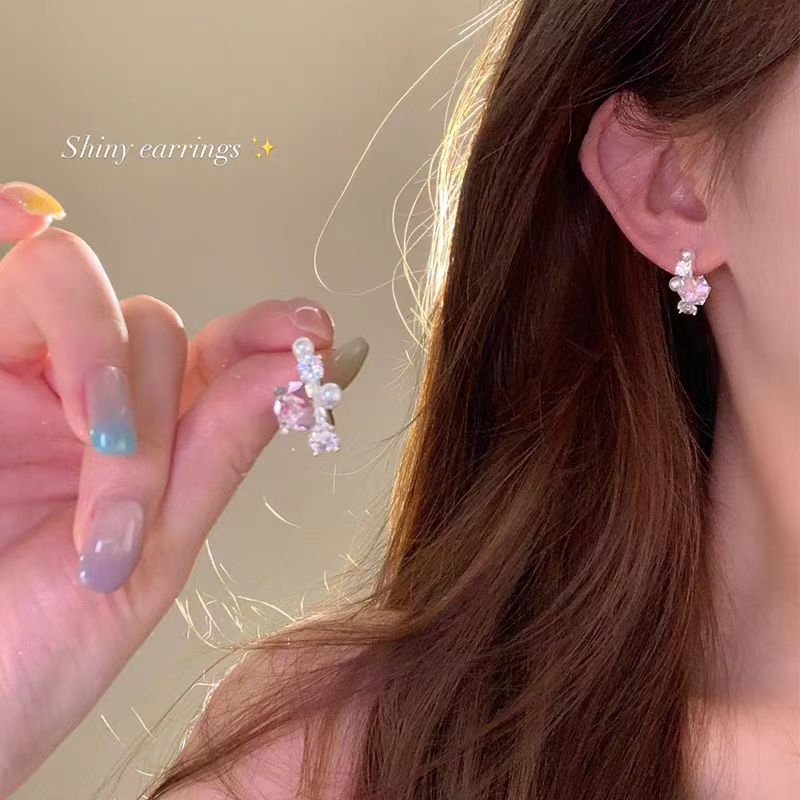 Spring and summer super shiny blue square sugar stud earrings, high-end and light luxury style, pearl earrings, unique and niche C-ring earrings for women details Picture