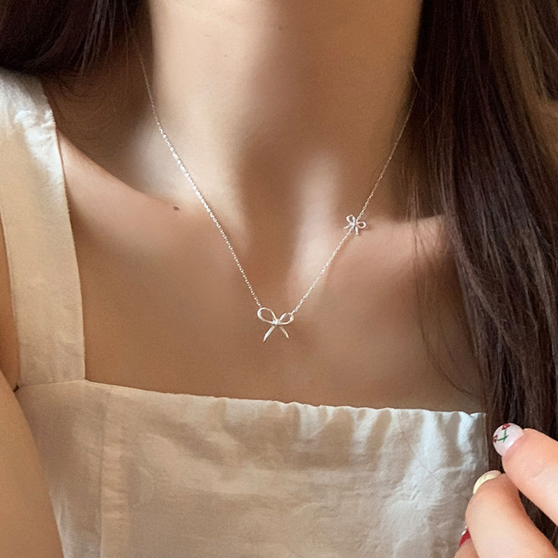 Simple and versatile bow necklace, elegant and fashionable, trendy and versatile neckchain, collarbone chain Application Scenario