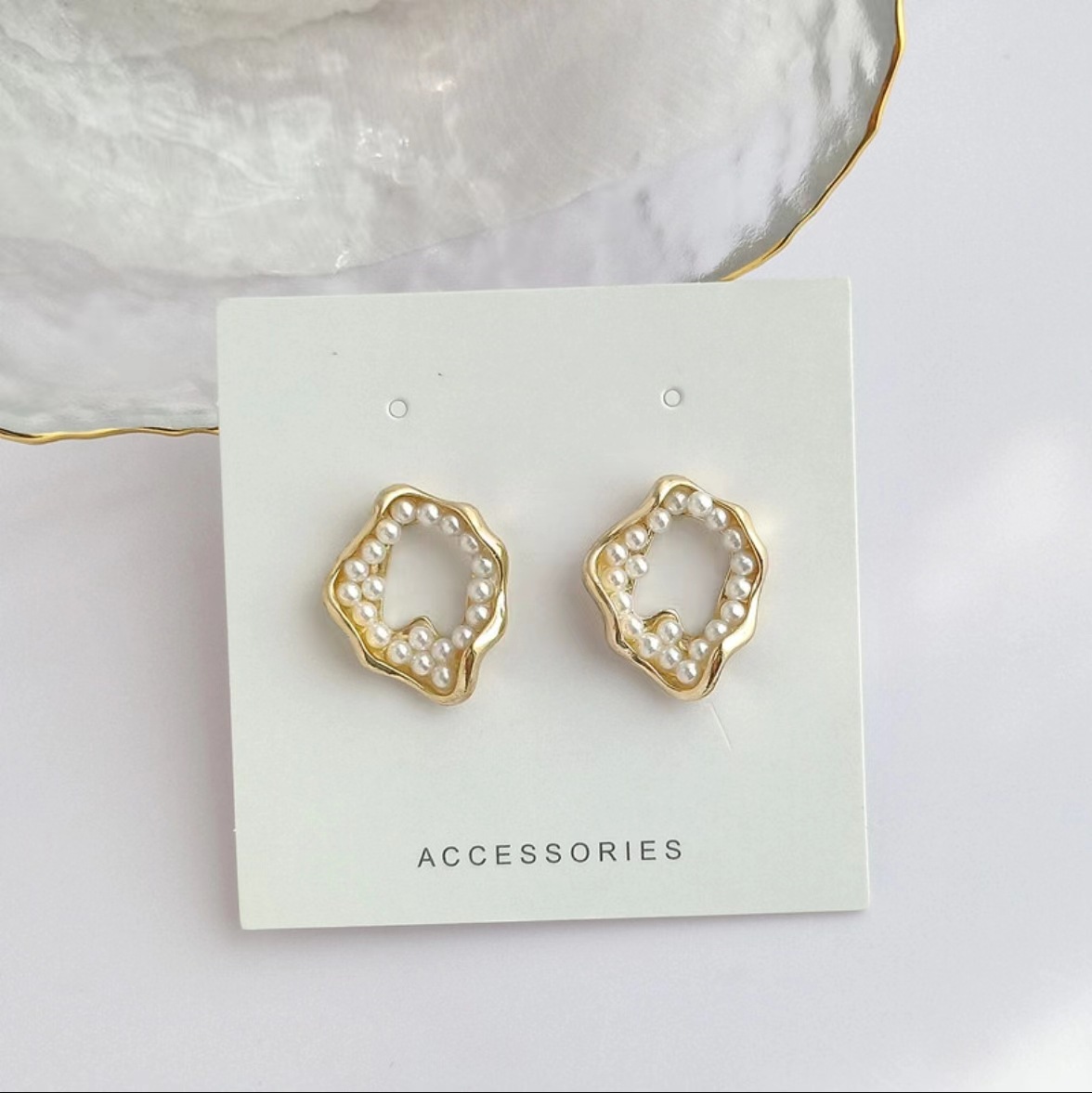 The 2025 new irregular conch pearl stud earrings are trendy Instagram-famous earrings, featuring a minimalist and luxurious style Specification drawing