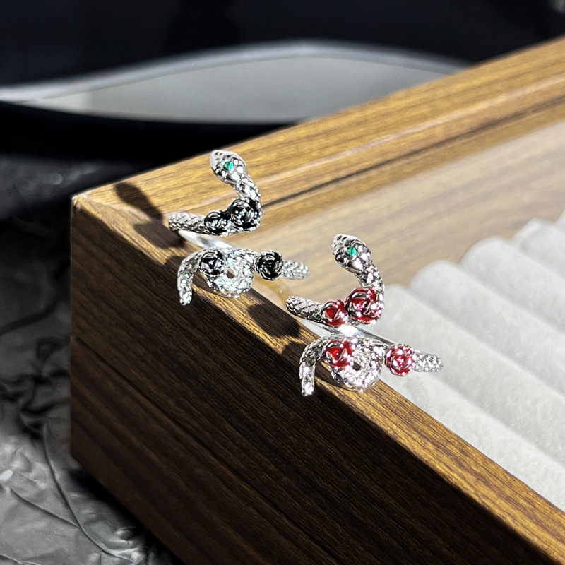 European and American punk rose and snake personality open ring, women's irregular texture snake-shaped temperament high-end index finger ring Application Scenario