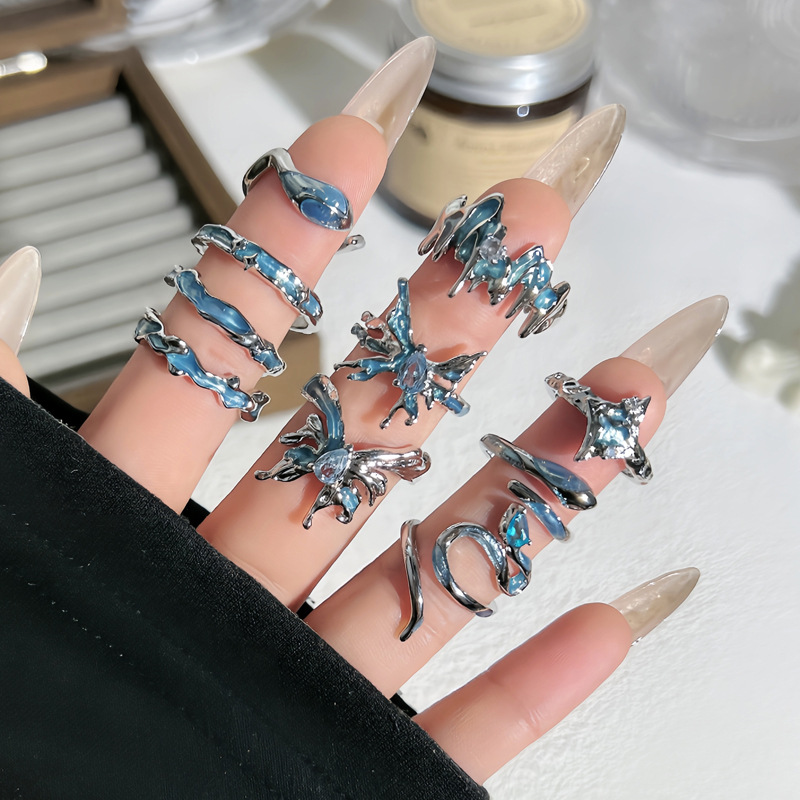 Minimalist ice blue butterfly snake-shaped individual open ring for women's Instagram cold style fashion niche design pleated ring details Picture