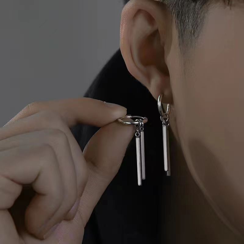 Minimalist men's trend, double ear buckles, women's Instagram design, punk cold style, single ear buckles, versatile ear rings for men full figure