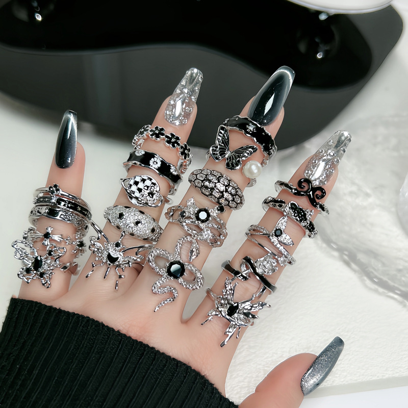 Dark style punk black drip glaze fashion ring, gender-neutral style simple and niche hip-hop cold style ring full figure