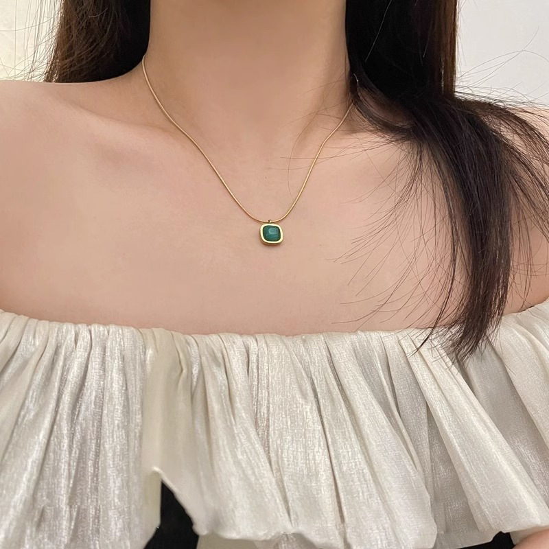 Retro shell flower pendant necklace, French niche women's necklace, cat's eye stone collarbone chain, sweater chain in details Picture