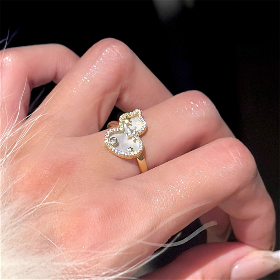 New Chinese-style gourd mother-of-pearl ring for women, no color fading, niche design, high-end feel, light luxury, sparkling diamond opening adjustment ring Application Scenario