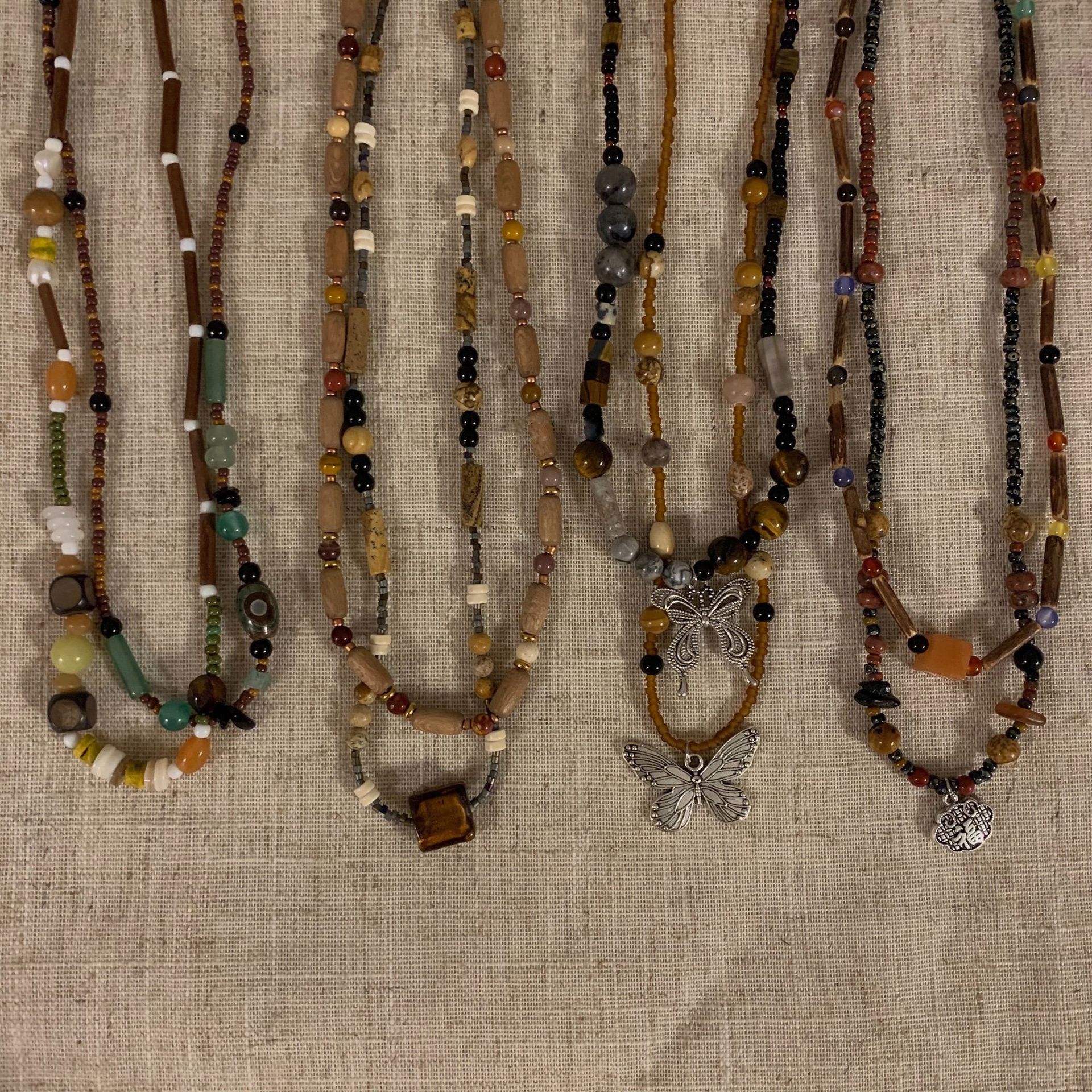 Chinese-style retro beaded necklace for women's spring and summer, a niche layered necklace design accessory with a sense of style, a new trendy accessory in 2023 Application Scenario