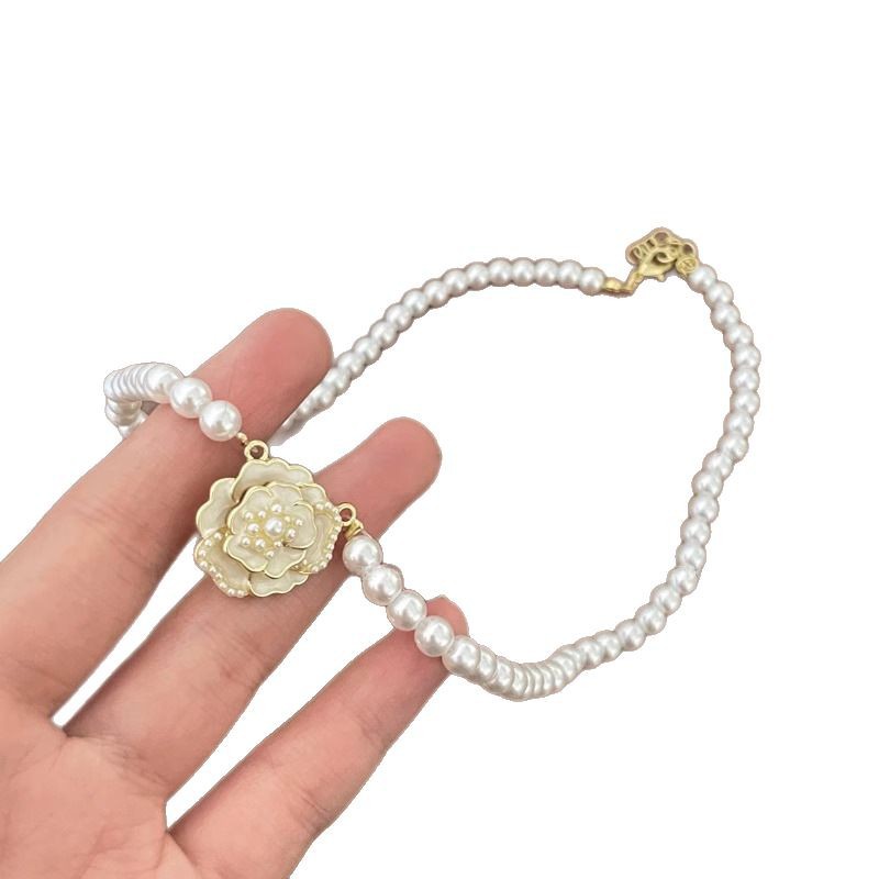 Camellia Love ~ French Retro Camellia Pearl Necklace for Women, Light Luxury and niche design sense collarbone chain necklace Item Picture