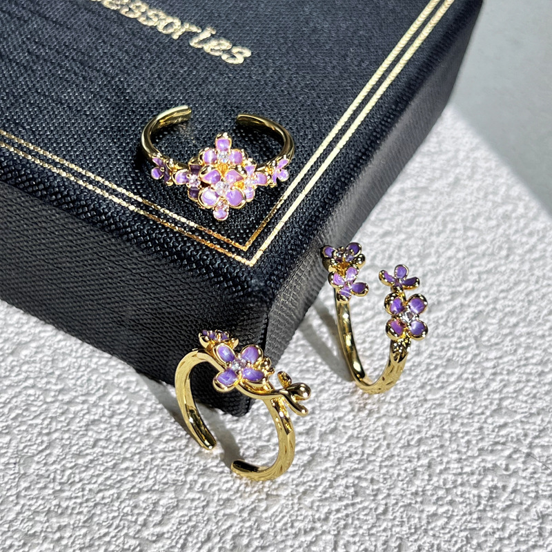 A delicate and elegant oil painting style ring with a touch of ethereal violet iris, a sweet and delicate floral combination ring for women Application Scenario