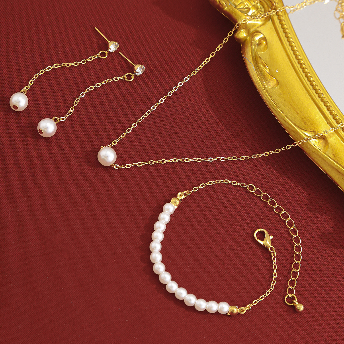 European and American cross-border jewelry fashion imitation pearl cross chain set necklace, high-end alloy iron chain collarbone chain Application Scenario