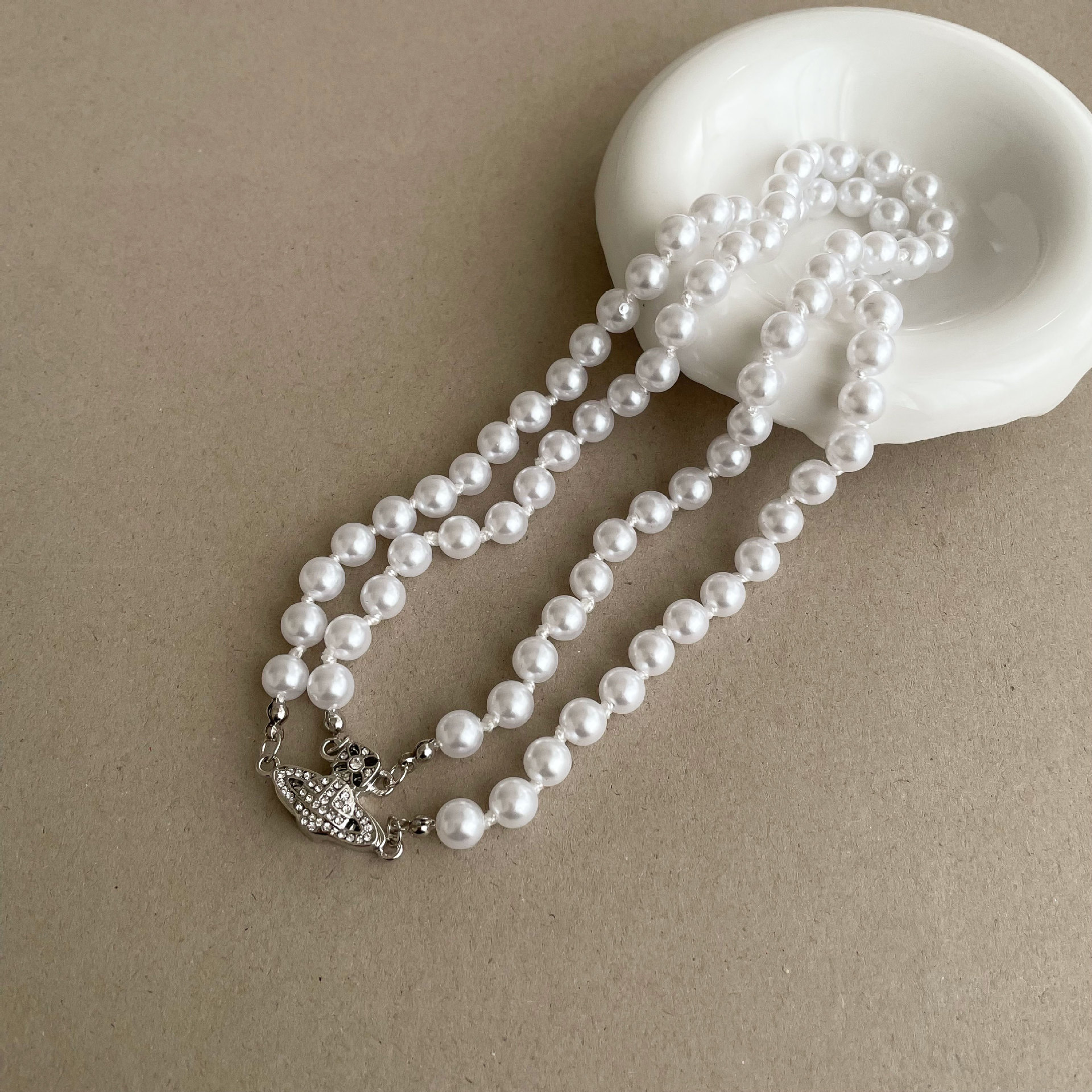 Saturn Planet Double-layer pearl magnetic necklace for women, a light luxury and fashionable multi-layer niche neckchain and collarbone chain full figure