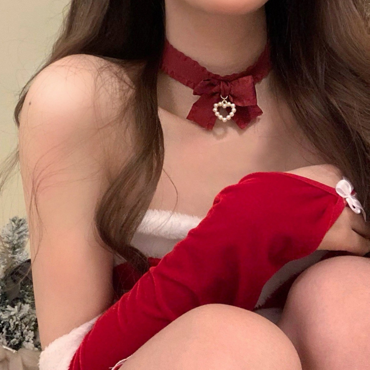 Christmas and New Year choker necklace, wine red ribbon, heart pearl, sweet and cute, 2023 new style jewelry Application Scenario