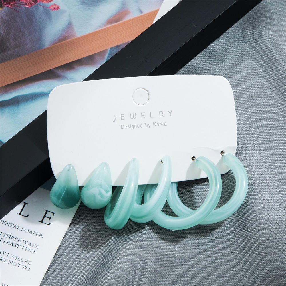 A set of 3 pairs of cross-border acetic acid board earrings, featuring a new and stylish European and American creative style with a retro C-shaped letter design Specification drawing