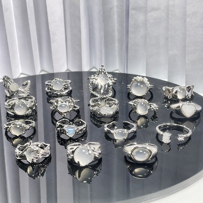 A cool and stylish opal open ring with a unique style for women on Instagram. It's a versatile and exquisite index finger ring with a cold and elegant style full figure