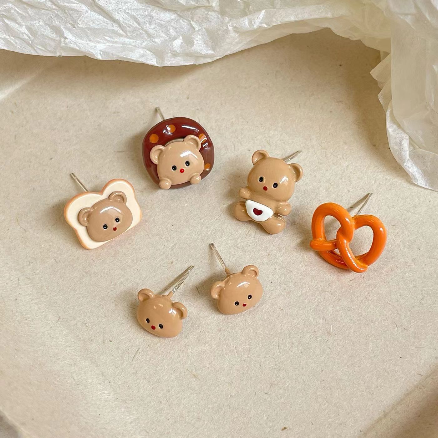 Cute doughnut bear set ear studs, a niche design for girls, fun and childlike cartoon earrings, 2025 new style earrings Application Scenario