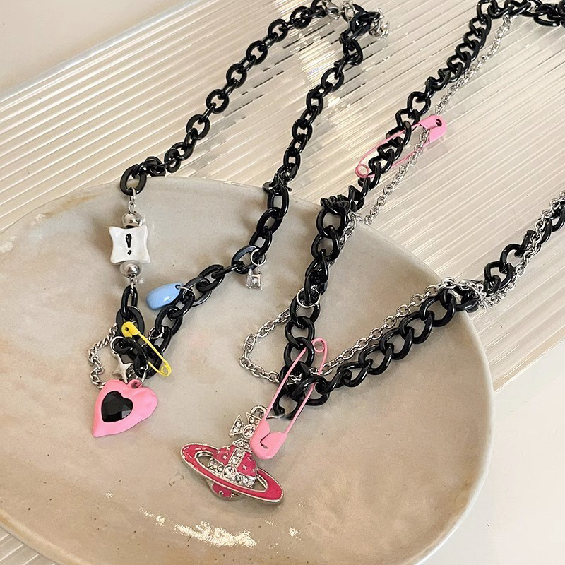 Princess Barbie pink drip glaze heart-shaped Planet necklace for girls, sweet and cool, hot girl, street personality accessory collarbone chain Application Scenario