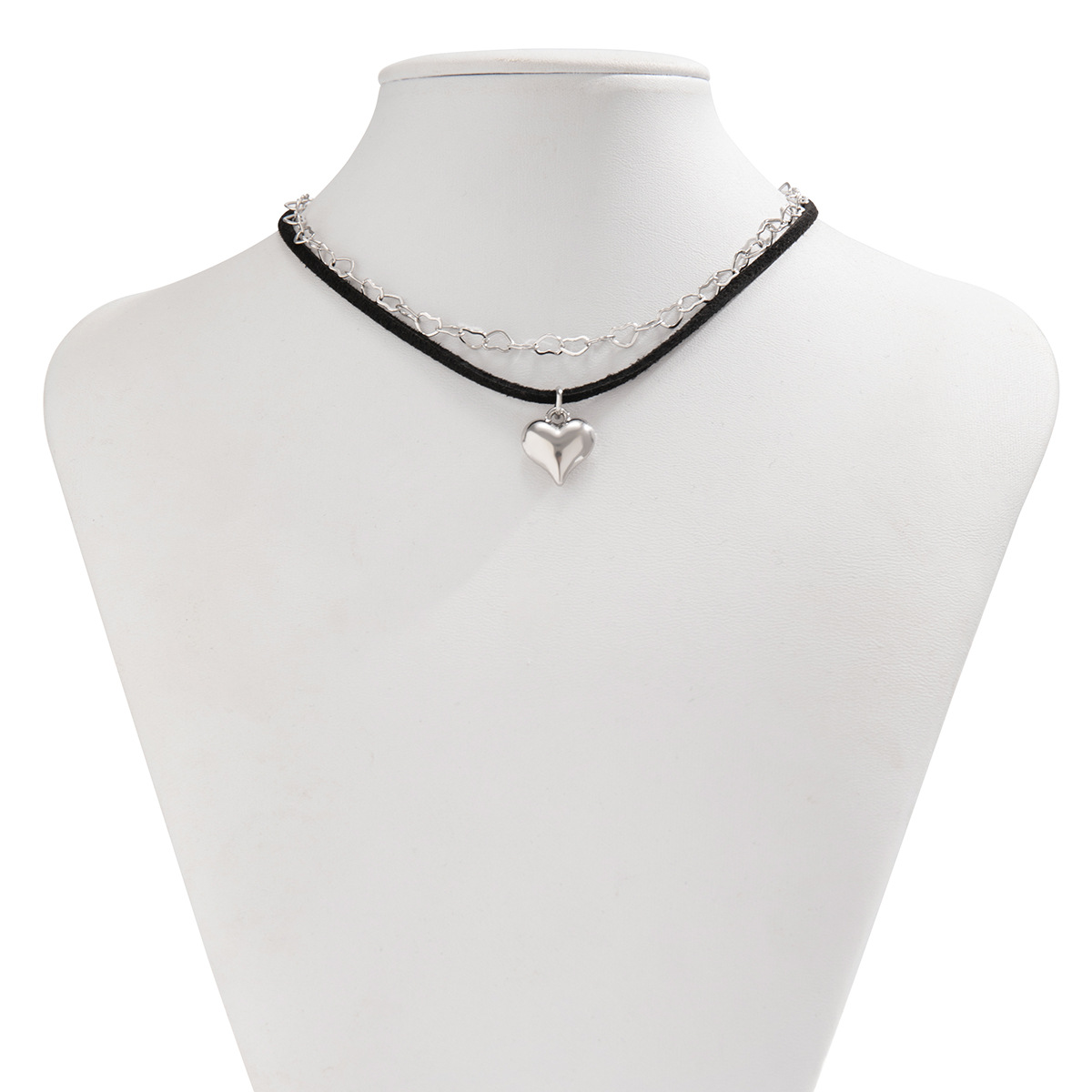 European and American cross-border jewelry, simple heart-shaped pendant necklace, choker alloy chain, velvet Gothic-style neck chain for women Item Picture