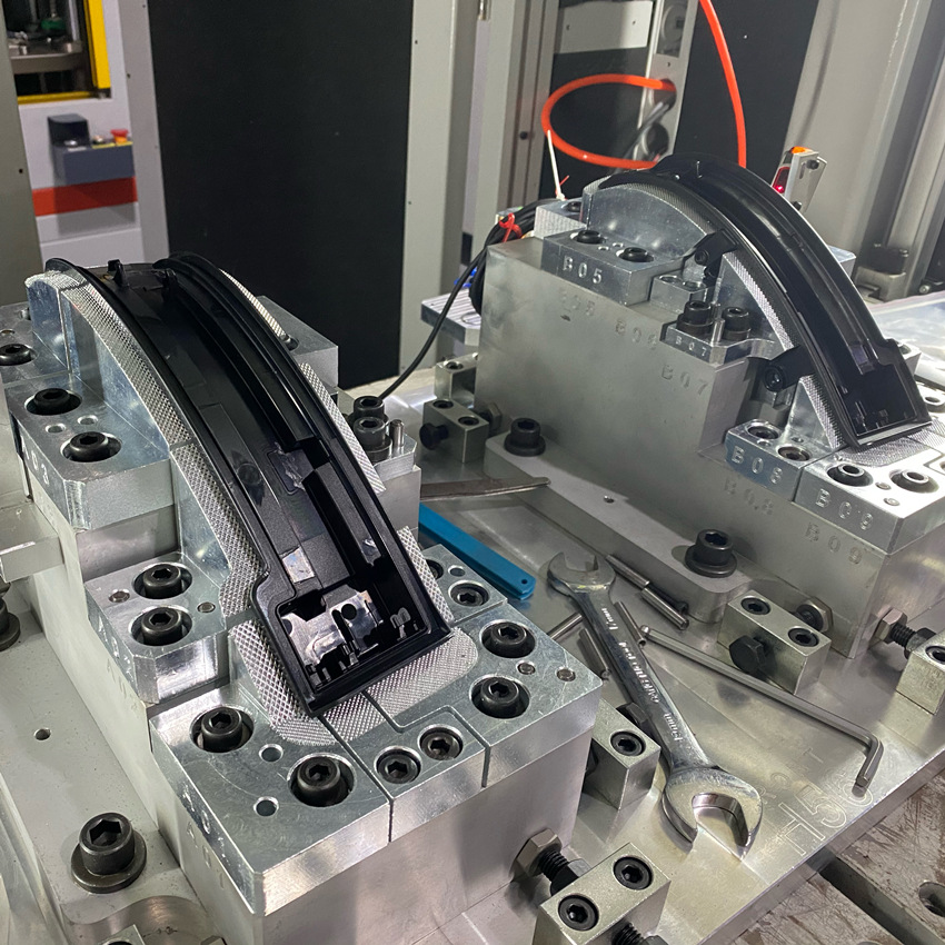 Vibration friction welding machine glove box intake manifold mold automotive lamp vibration friction machine fixture manufacturer Application Scenario