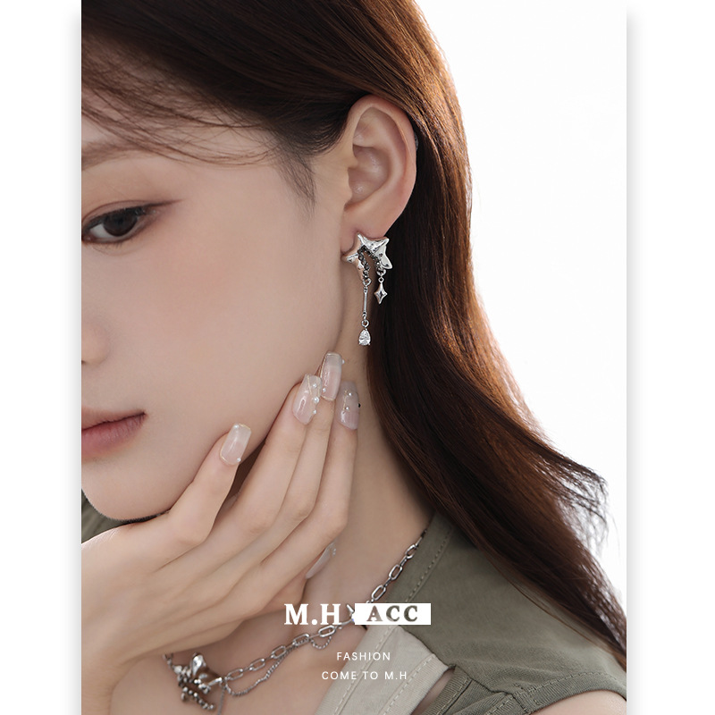 The original design of the new Star Connection series features fashionable, versatile, elegant and high-end earrings, as well as a cool necklace, bracelet and ring details Picture