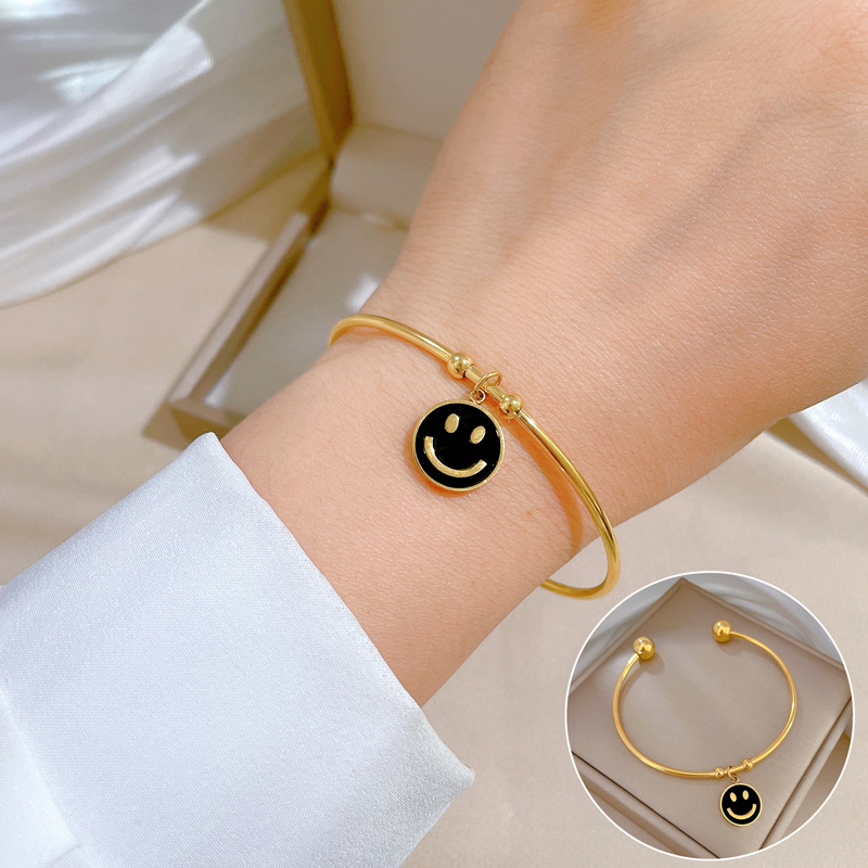 【 All-titanium Steel 】 European and American INS style light luxury titanium steel bracelet, minimalist cross-border mother-of-pearl smiling stainless steel jewelry details Picture