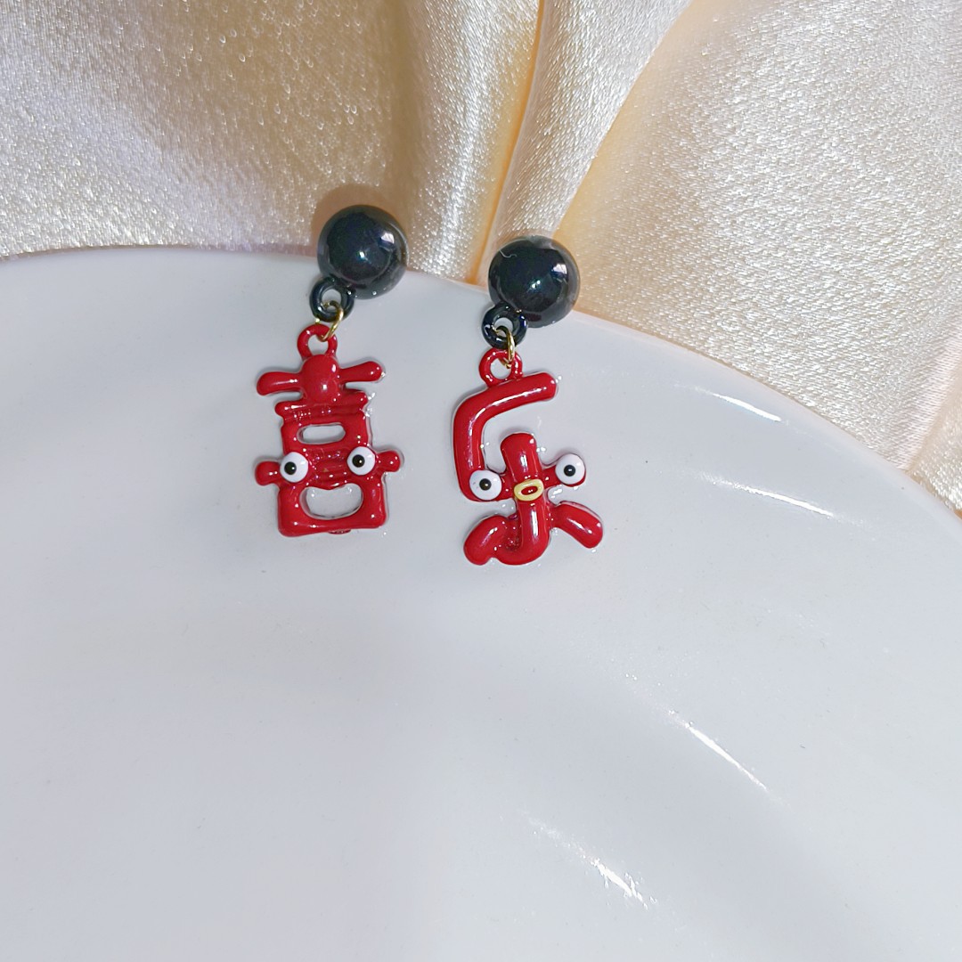 New Year's festive earrings, women's Joy text stud earrings, ins trendy, niche, versatile, fashionable design sense, and elegant earrings Application Scenario