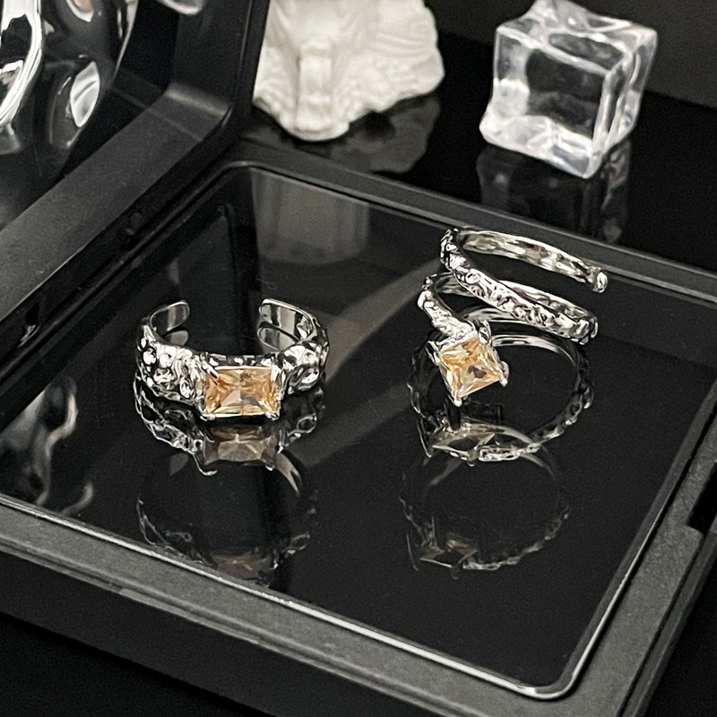 Irregular texture champagne-colored zircon open ring for women, elegant and fashionable, trendy, niche and light luxury ring Application Scenario