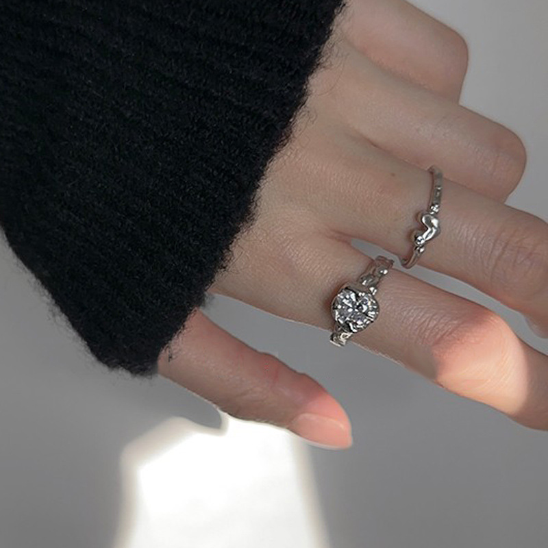 A trendy, sweet and cool, irregular-shaped zircon open ring with a unique and simple design for women full figure