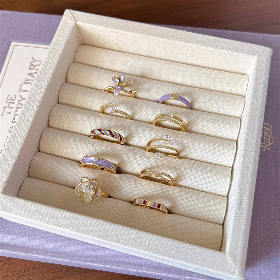 This exquisite purple iris ring is a unique and versatile index finger ring for women, exuding a sense of light luxury and high-end elegance full figure