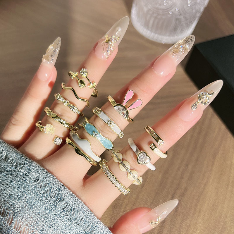 This is a niche, light luxury, and simple design style ins drip glaze open ring. It exudes a fashionable geometric floral charm and a high-end feel Application Scenario