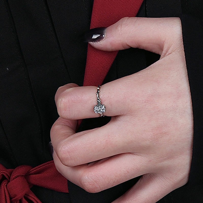 This personalized bone set gemstone, ins style, aged zircon, cold and niche design, high-end and stylish ring is versatile and trendy Application Scenario