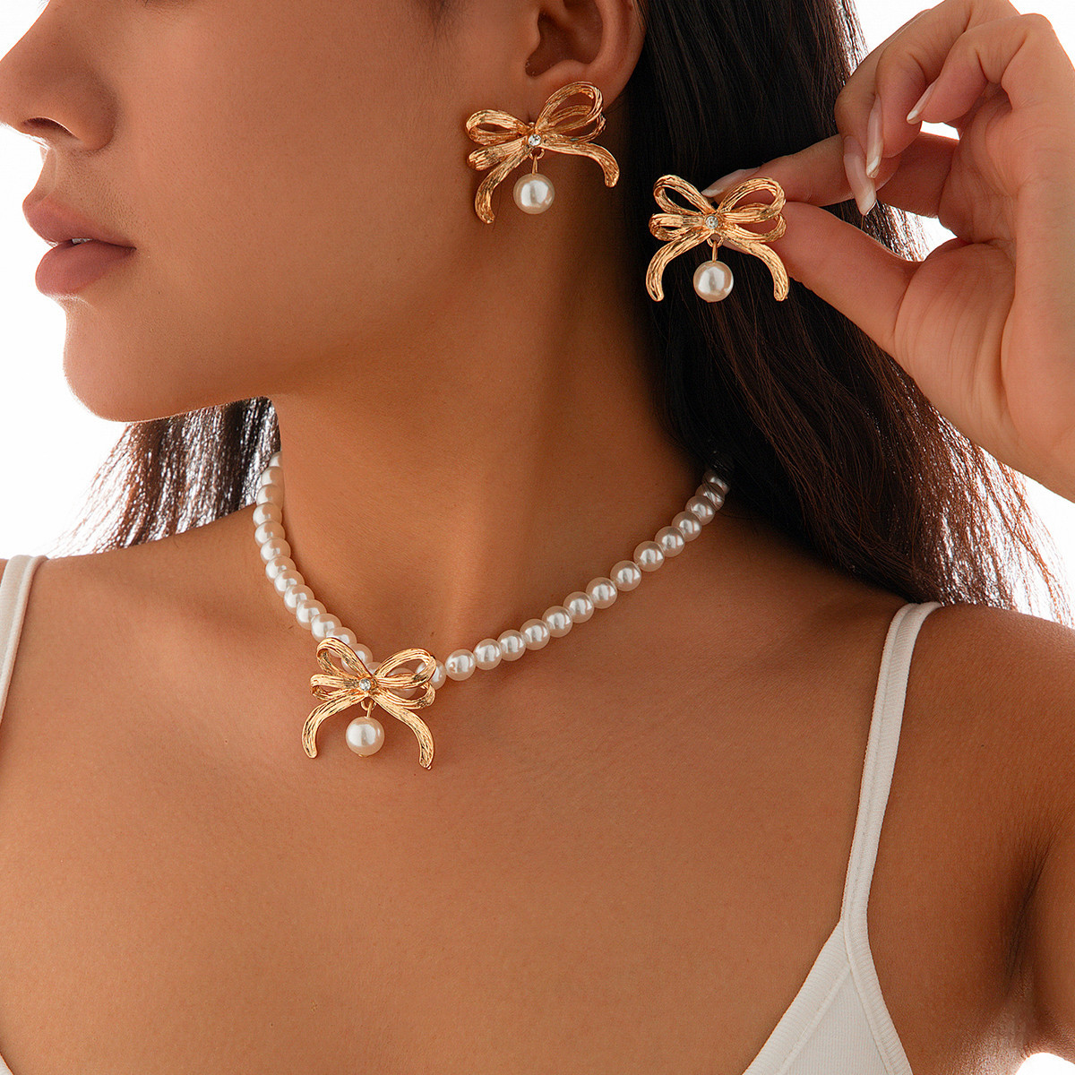 European and American cross-border jewelry, fashionable imitation pearl beaded necklace set, light luxury style alloy bow collarbone chain full figure