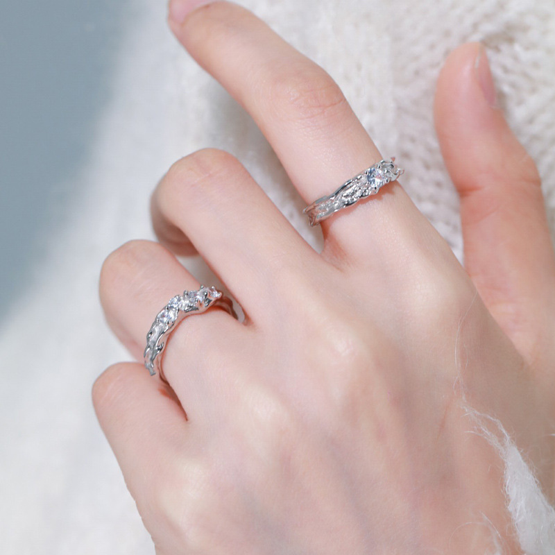 A couple's irregular-textured, niche design zircon open ring, a cold and elegant, simple and individual ring for women full figure