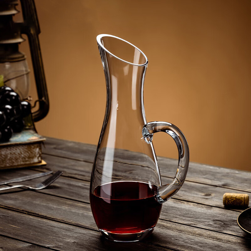 Wholesale household red wine and spirits decanters, high-end crystal glass wine dispensers, commercial light luxury high-end wine dispensers full figure