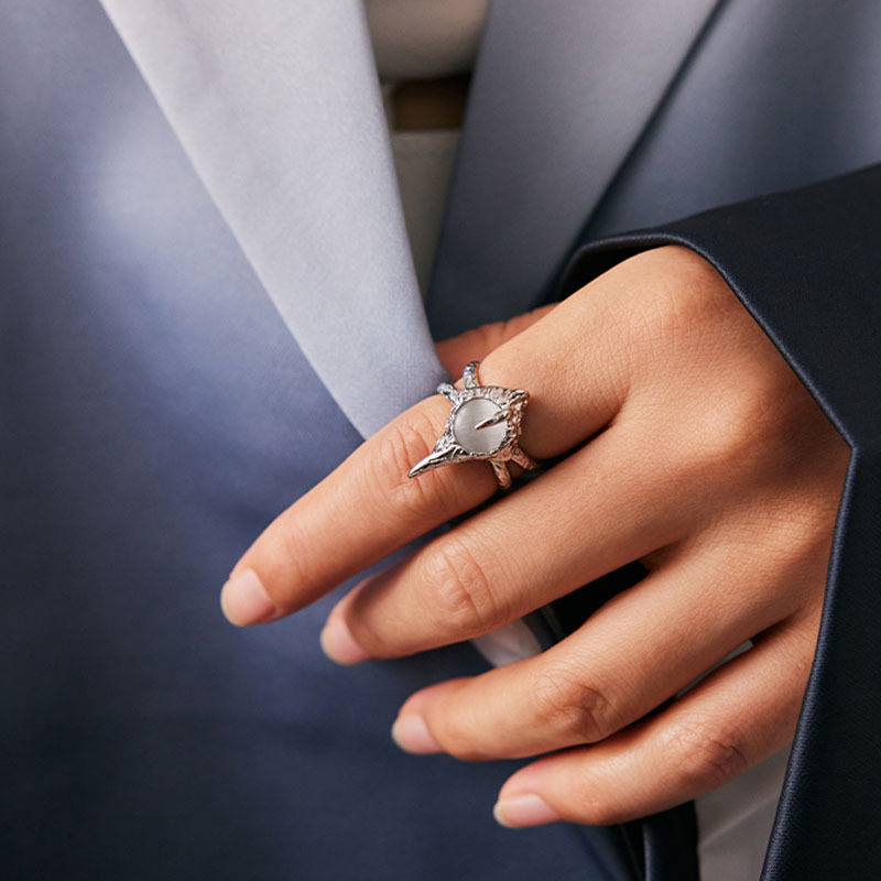 The trend of niche design, unique and distinctive cat's eye stone open ring, feminine androgny style, high-end and dark heavy heavy food ring details Picture