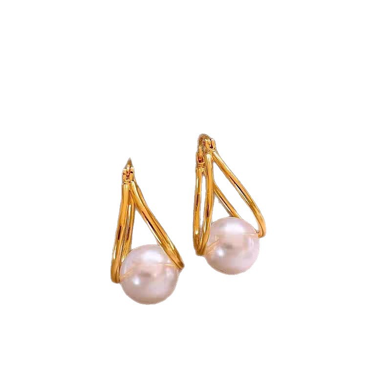 The retro Hong Kong-style double-loop pearl earring is a simple and cold style for women, fashionable and versatile. It is suitable for square faces and pairs well with overcoats as earrings Item Picture