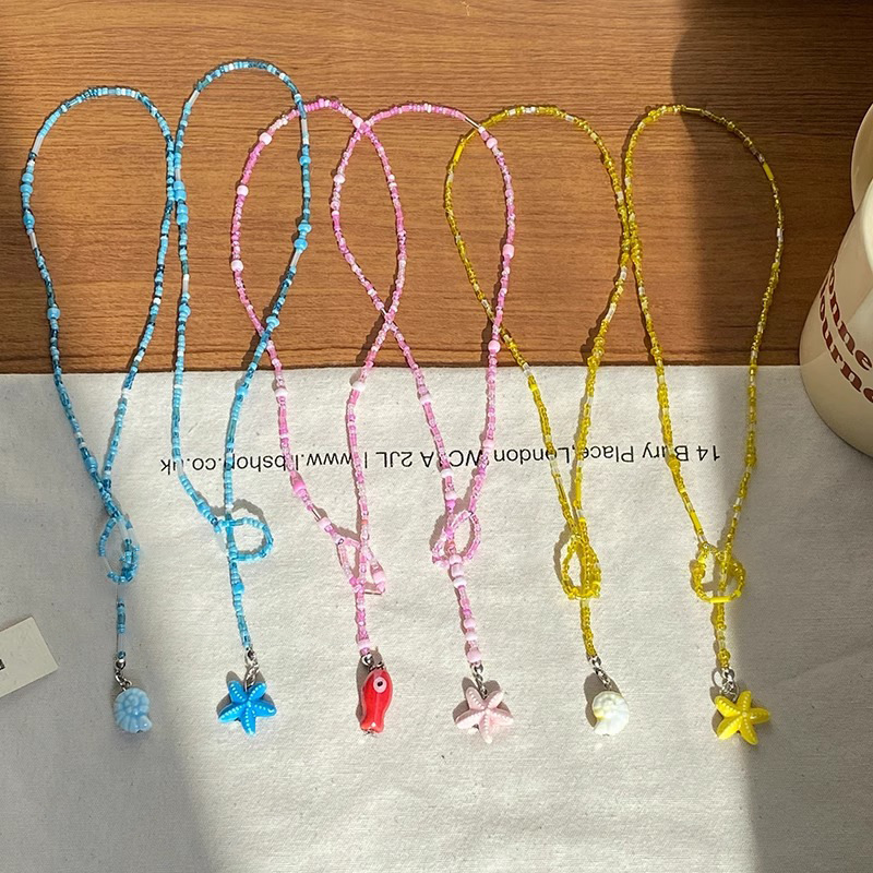 Dopamine colorful beaded butterfly necklace, a light luxury and niche design for women, a millennial style collarbone chain, a sweet and cool neck chain for women Application Scenario