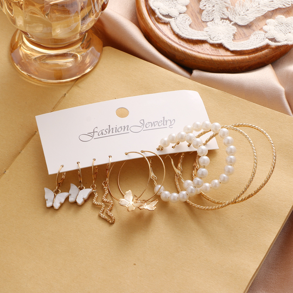 Korean jewelry World Cross-border alloy earring set with diamond stud earrings, creative and simple acrylic butterfly snake pendant 1266 Application Scenario