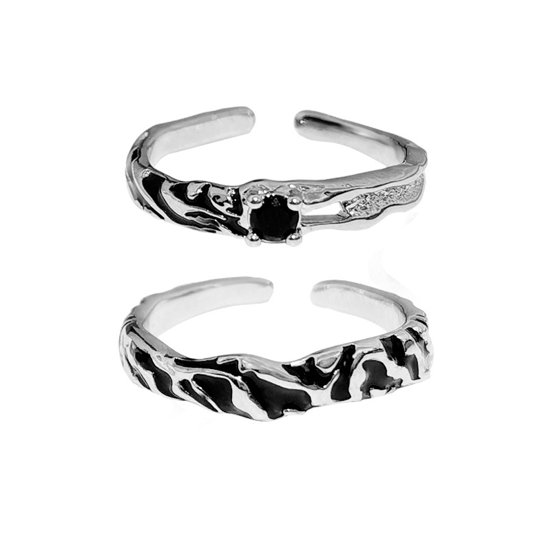 A niche design, dark drip glaze, simple and neutral open ring, a luxurious and high-end couple's ring, a hip-hop ring full figure