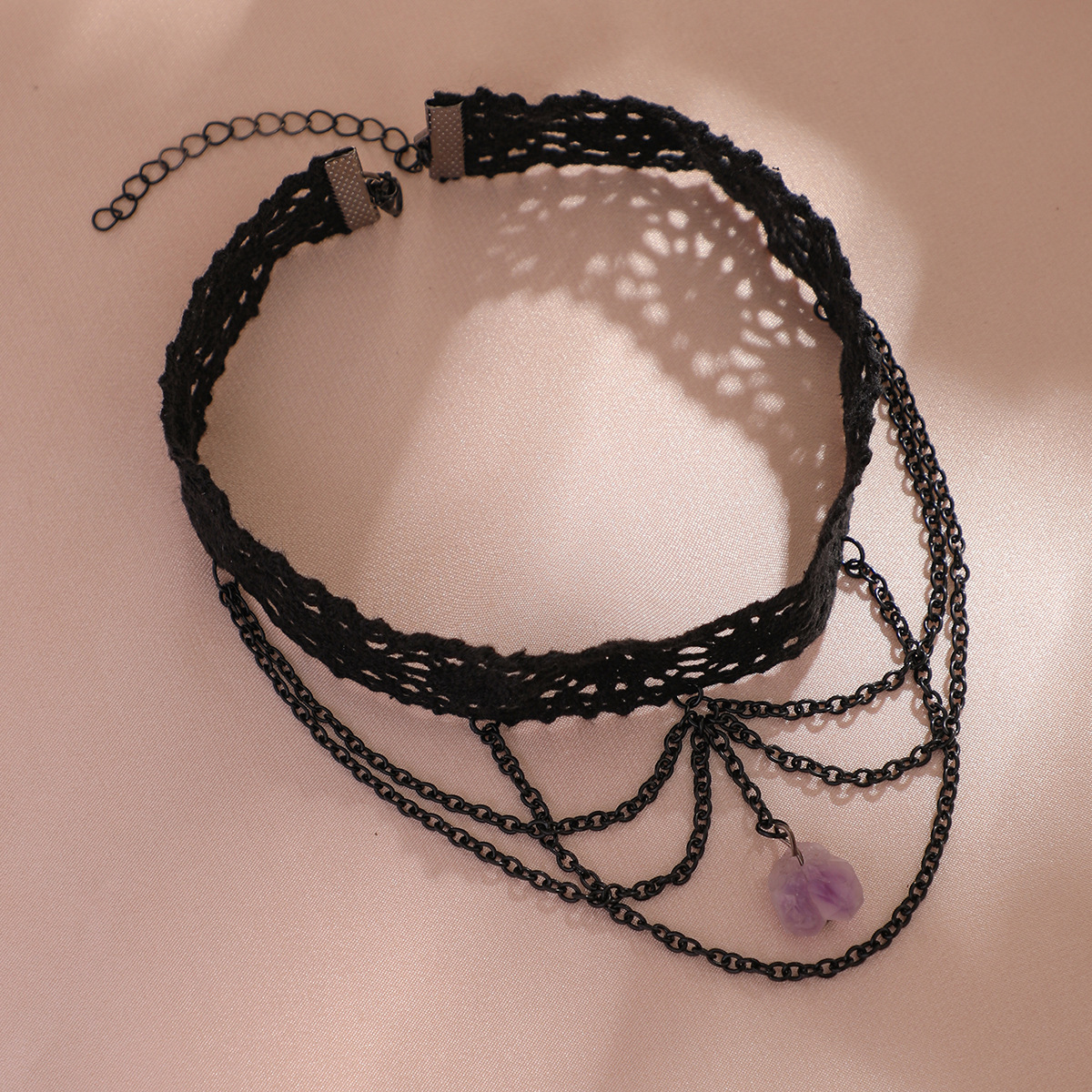 European and American cross-border accessories, lace choker necklaces, sweet and cool women's necklaces, purple imitation crystal pendants, tassel collars Application Scenario