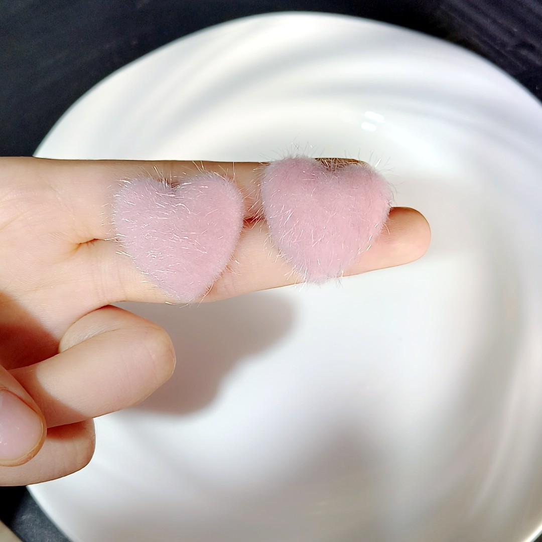 Autumn and winter heart-shaped furry stud earrings for women, trendy and stylish Korean style niche design earrings, 2025 new earrings Item Picture